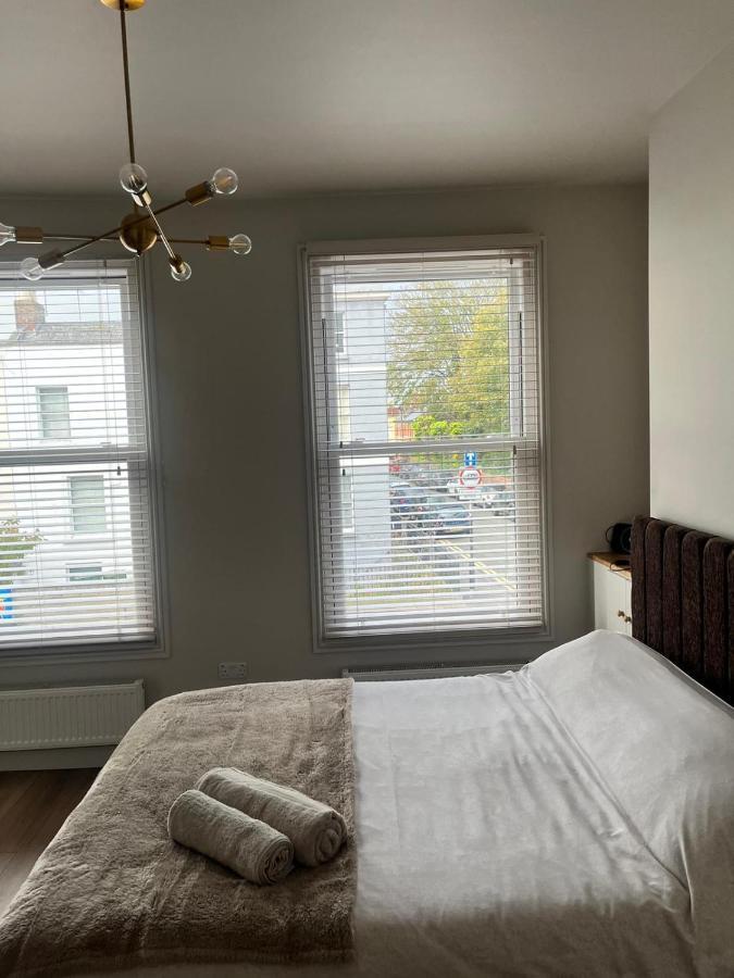 The Curious Apartment, Cheltenham Eksteriør bilde