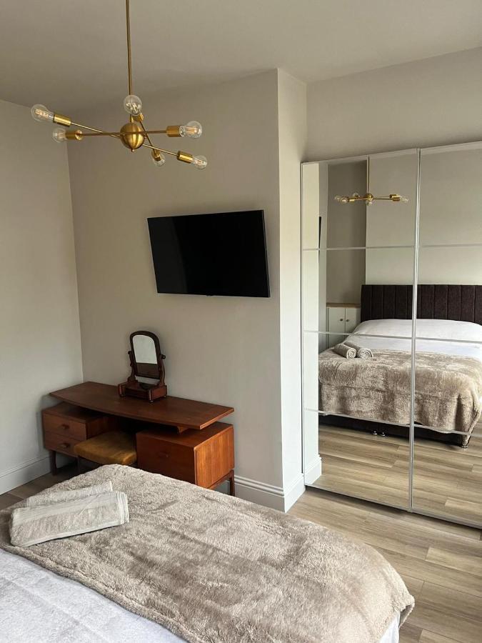 The Curious Apartment, Cheltenham Eksteriør bilde